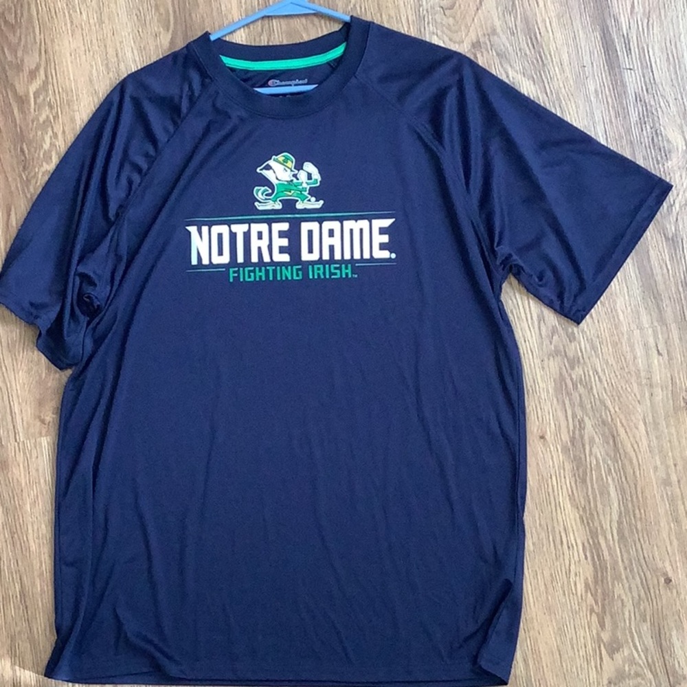 Men’s size L Norte dame t-shirt polyester